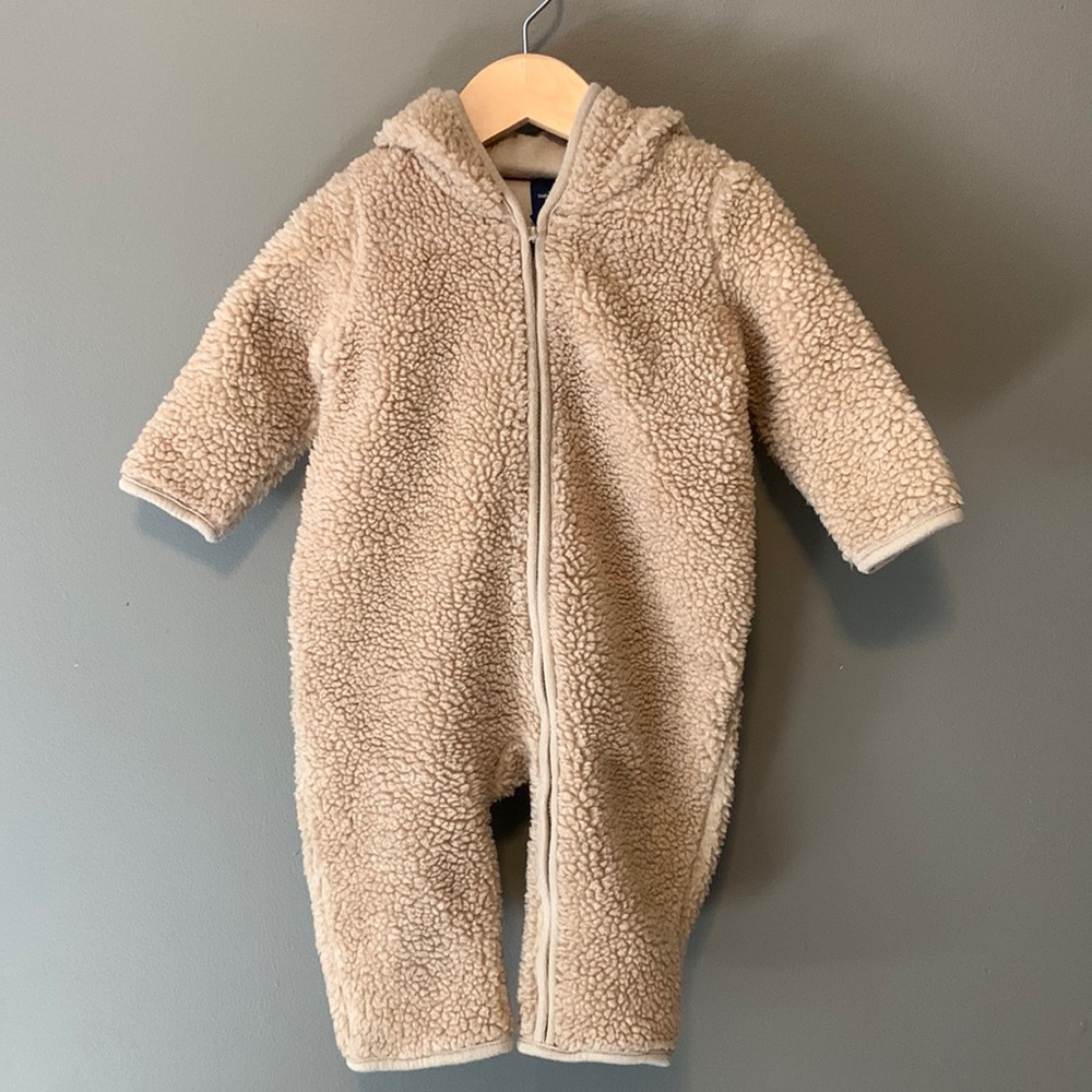 baby Gap winter one piece snowsuit. Size 6-12 months.